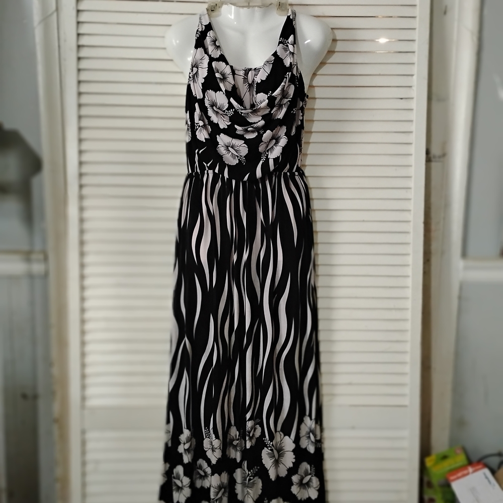 Elegant Black and White Floral Maxi Dress